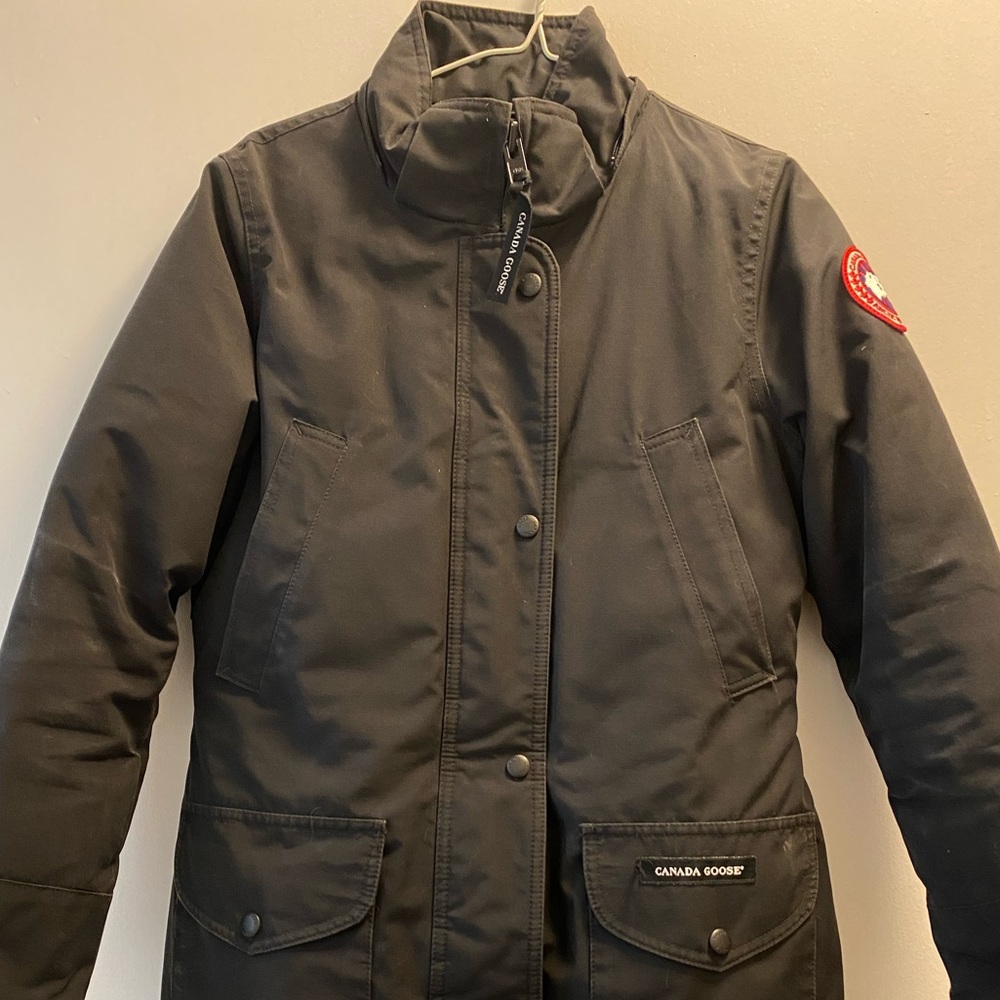 Fusion Canada GOOSE jacket size Small black with fur hood